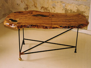 Couchtisch in Olive und Eisen